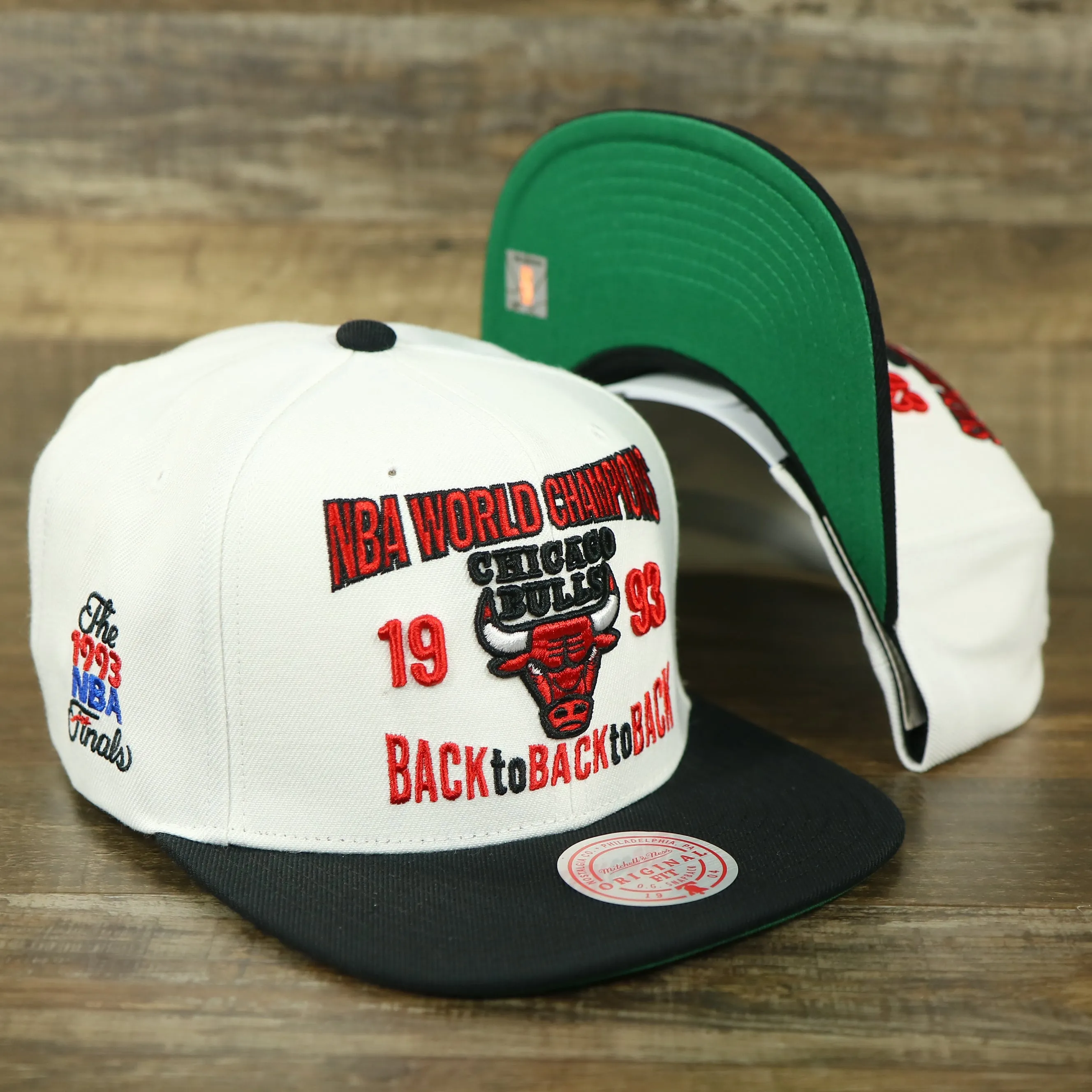 Chicago Bulls Vintage Retro NBA Champions 1993 Back To Back To Back Mitchell and Ness Snapback Hat | White