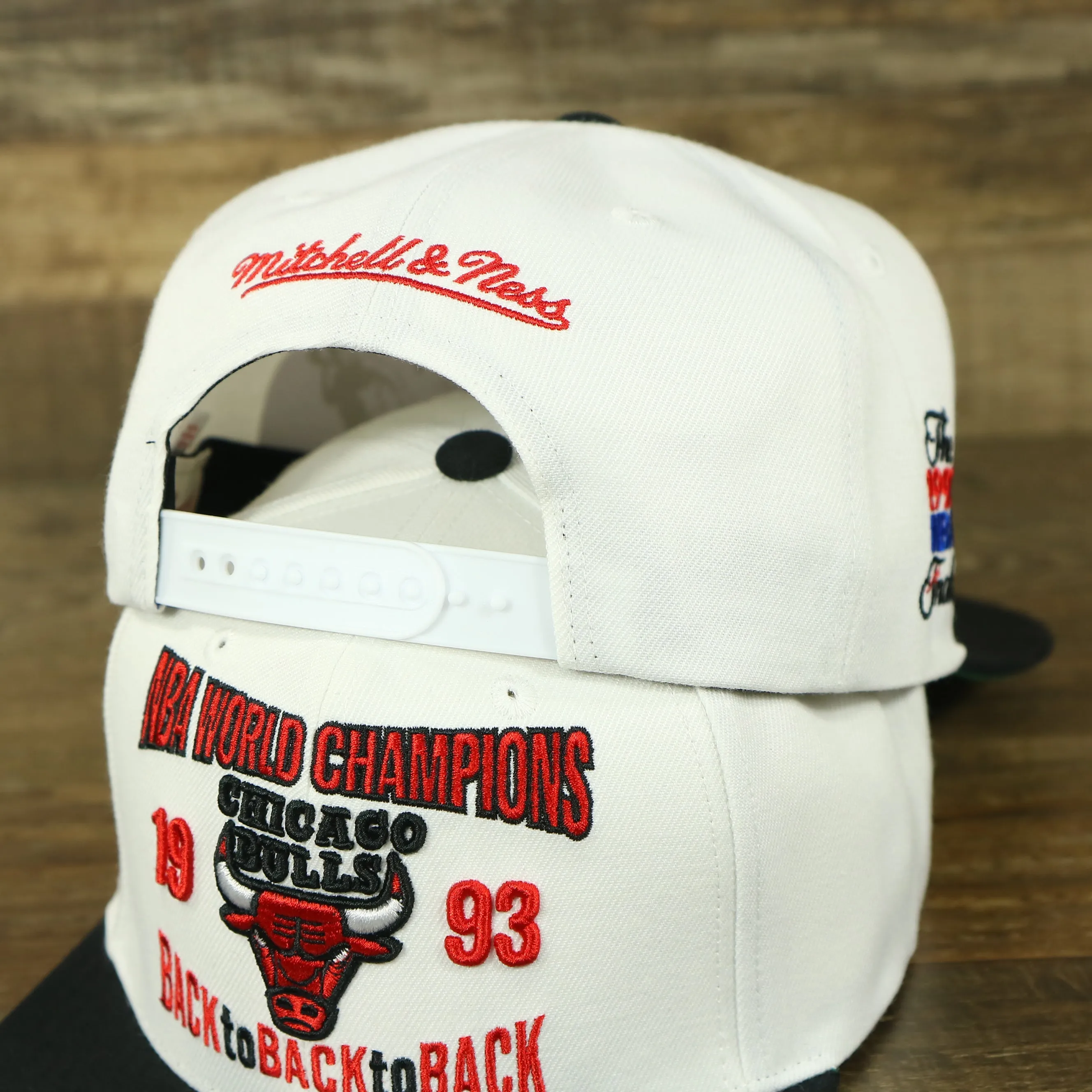 Chicago Bulls Vintage Retro NBA Champions 1993 Back To Back To Back Mitchell and Ness Snapback Hat | White