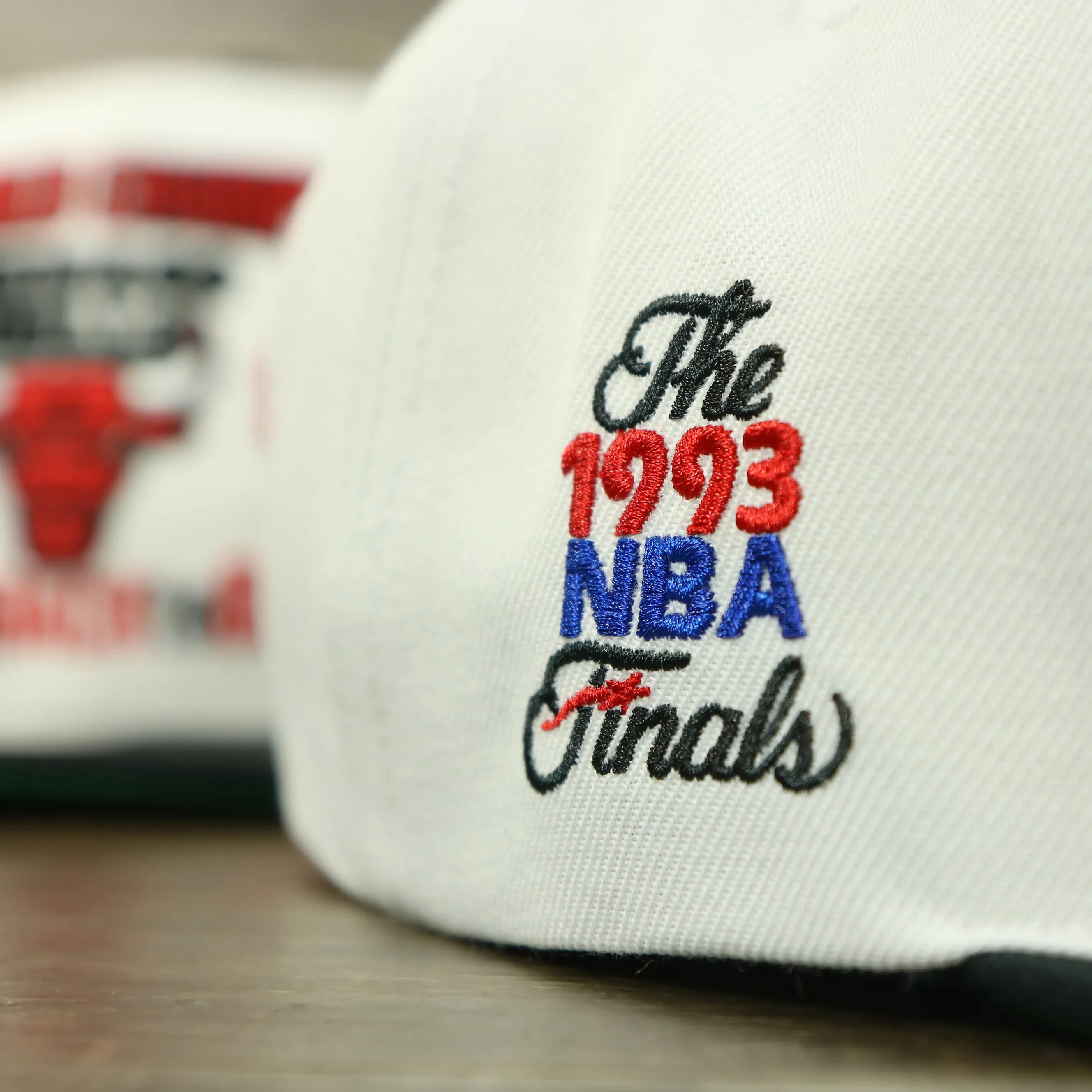 Chicago Bulls Vintage Retro NBA Champions 1993 Back To Back To Back Mitchell and Ness Snapback Hat | White