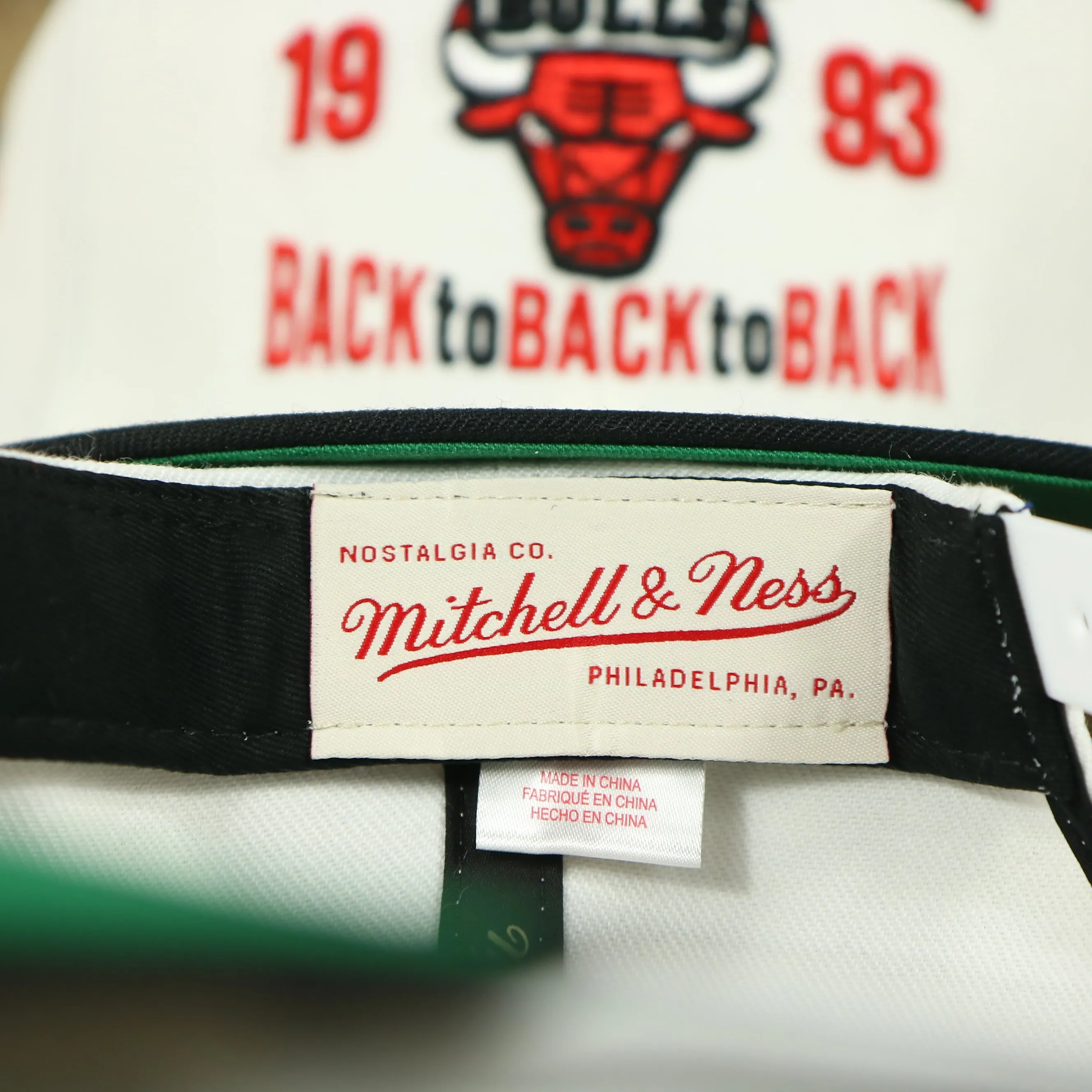 Chicago Bulls Vintage Retro NBA Champions 1993 Back To Back To Back Mitchell and Ness Snapback Hat | White