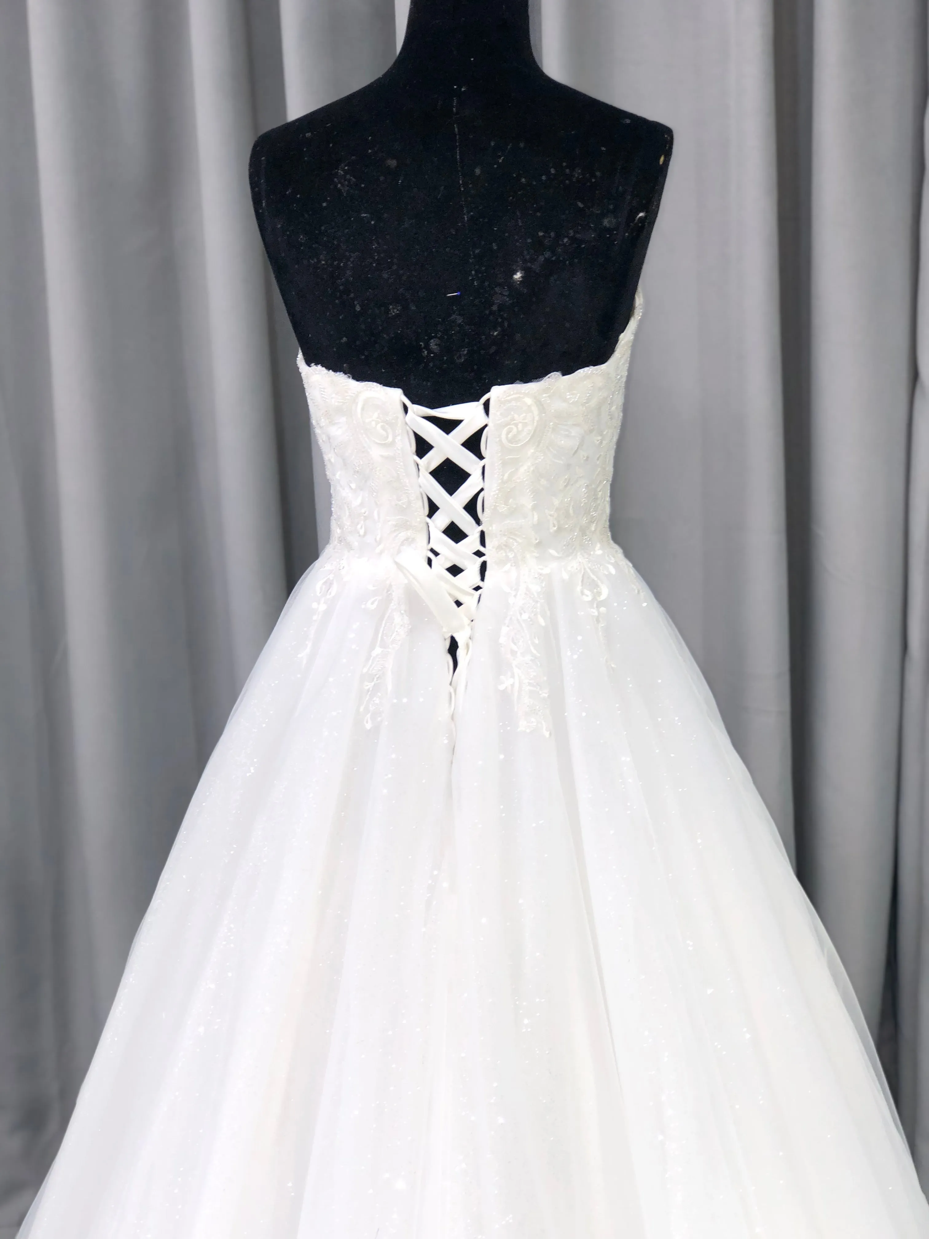 Trapèzes Sans bretelles Dentelle Tulle Robe de Mariée avec Traîne de Balayage